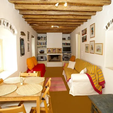 בית נופש Sophia's Traditional House At Lefkes Paros